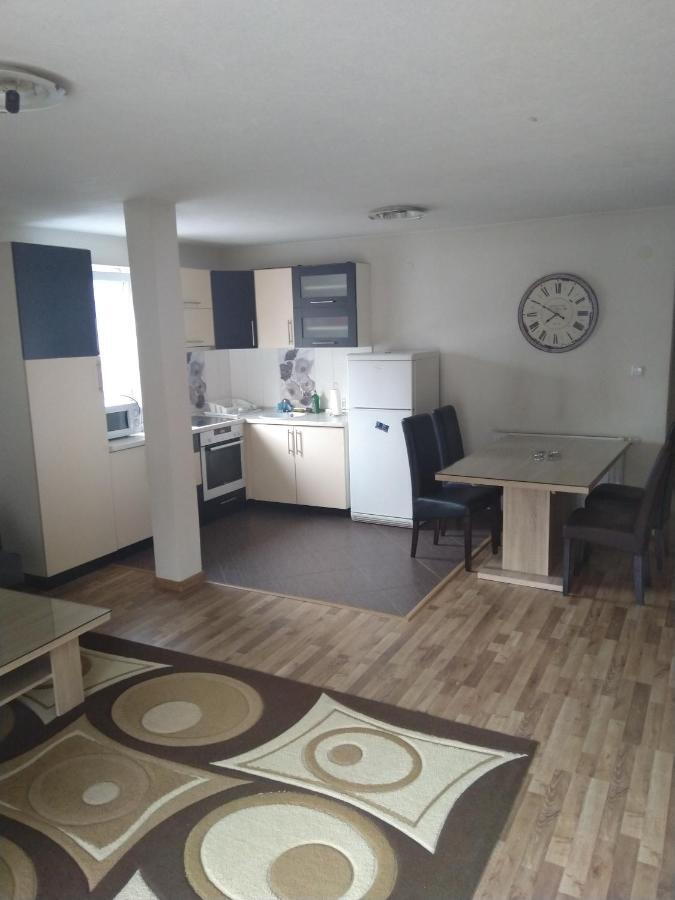 Апартаменты Apartman Royal Зеница Экстерьер фото